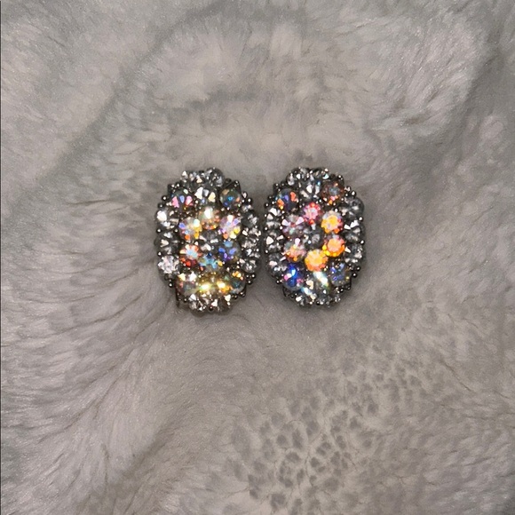 Elegant iridescent Crystal Earrings - Picture 2 of 7